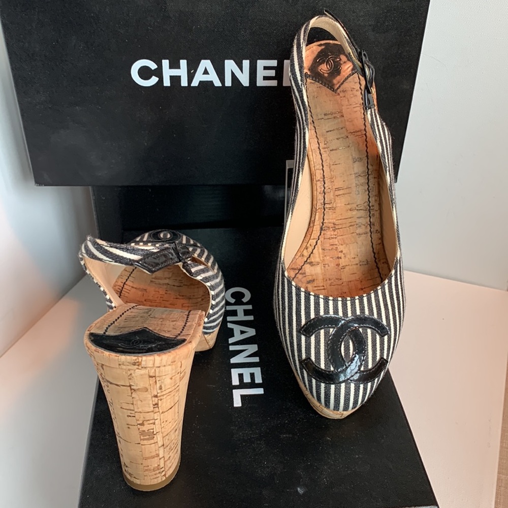 CHANEL 🖤 Black White Stripe Patent CC Logo Cork Canvas Slingback Platform Heel - Picture 13 of 16